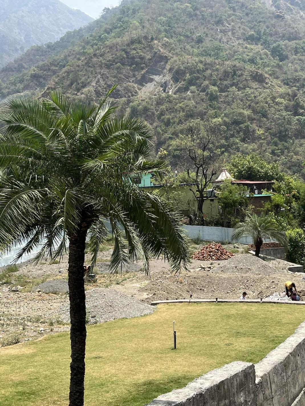 Hotel Studioz Sahastradhara Dehradun Exterior foto
